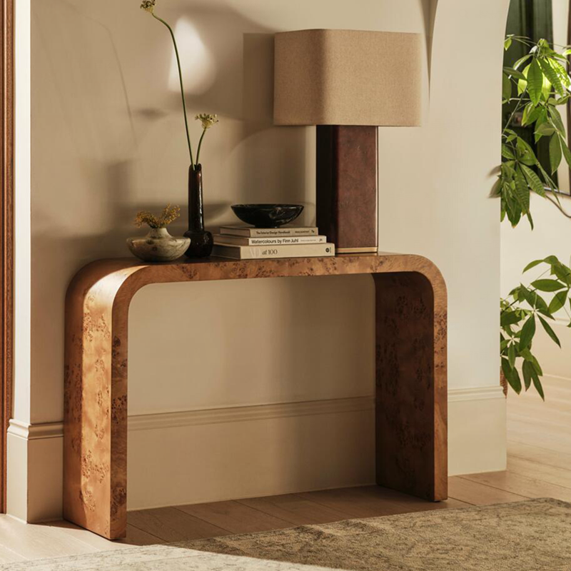 ラグジュアリーコンソール｜曲線美が際立つ、アートのような佇まい